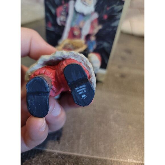 Hallmark 1998 Santa's gifts ornament Xmas decor - Picture 6 of 6